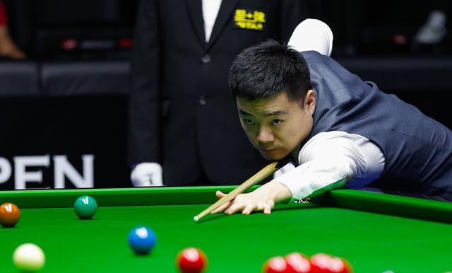 B两侧的二 B两侧的二